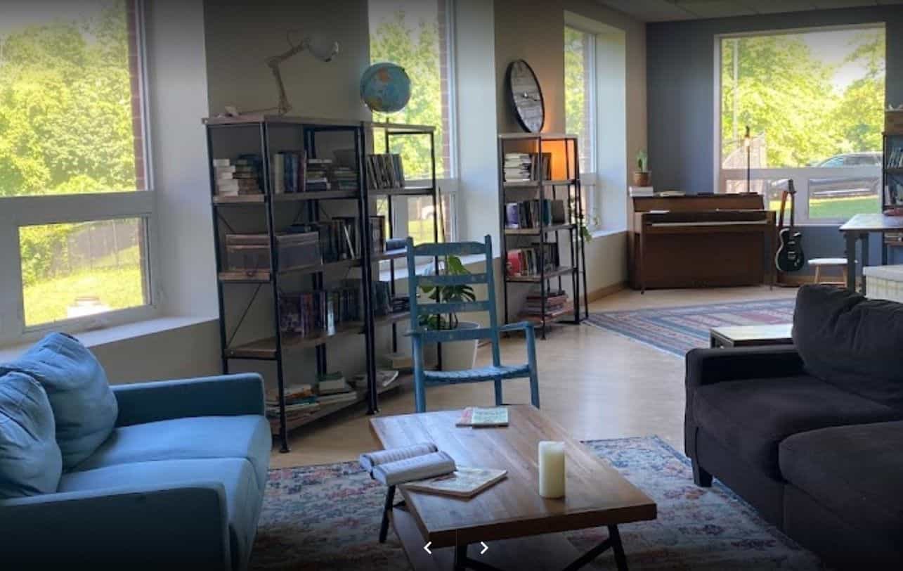 Guidepost Academy Hollywood Beach Students Guidepost Academy students collaborating on projects!